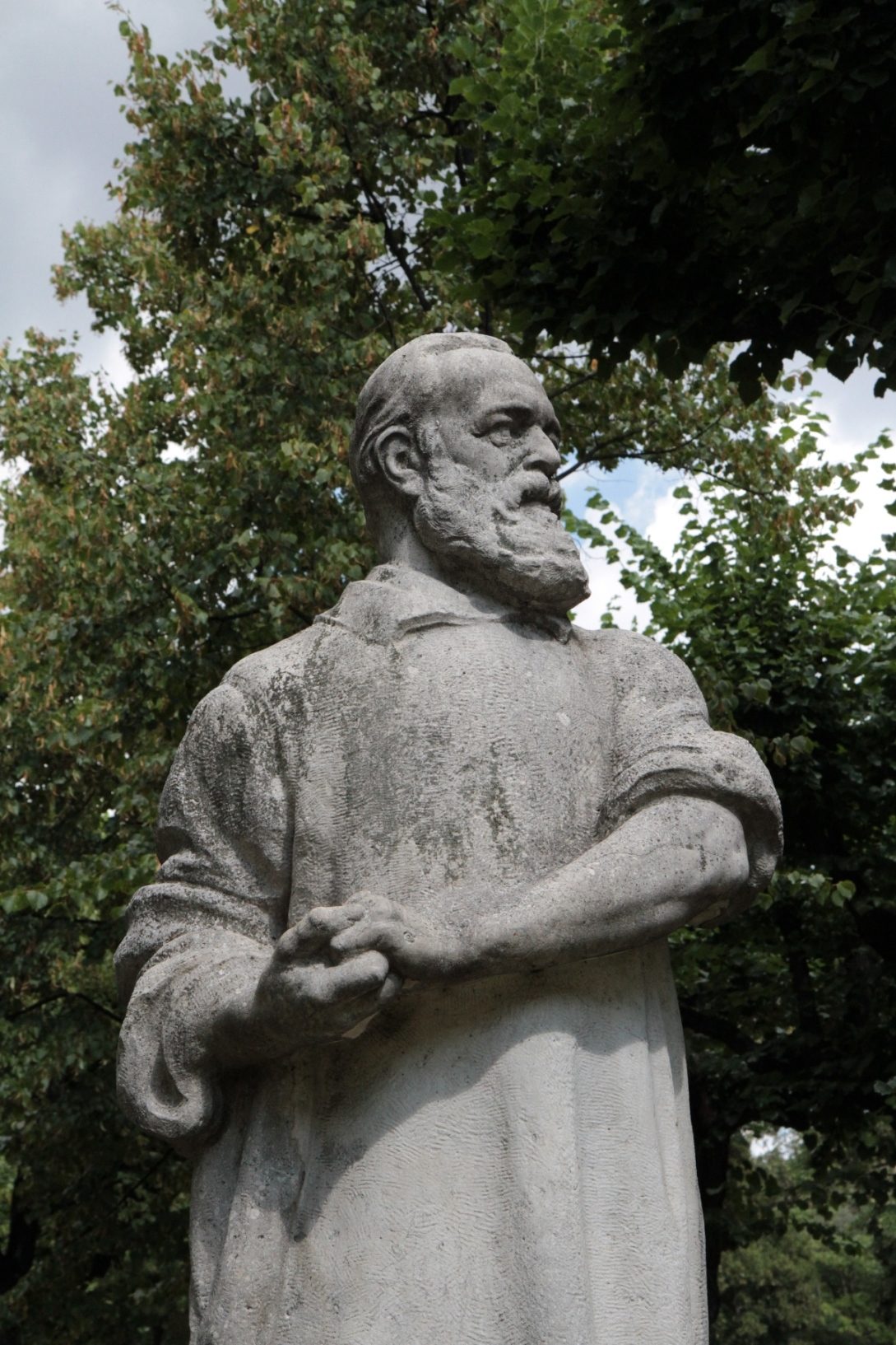 Theodor Billroth's monument, old AKH, Vienna - 03.JPG
